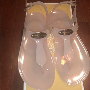 Michael Kors plate jelly size 6